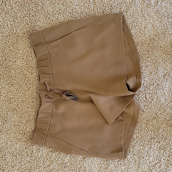 lululemon athletica Pants - Lululemon On the Fly Short Woven 2.5"